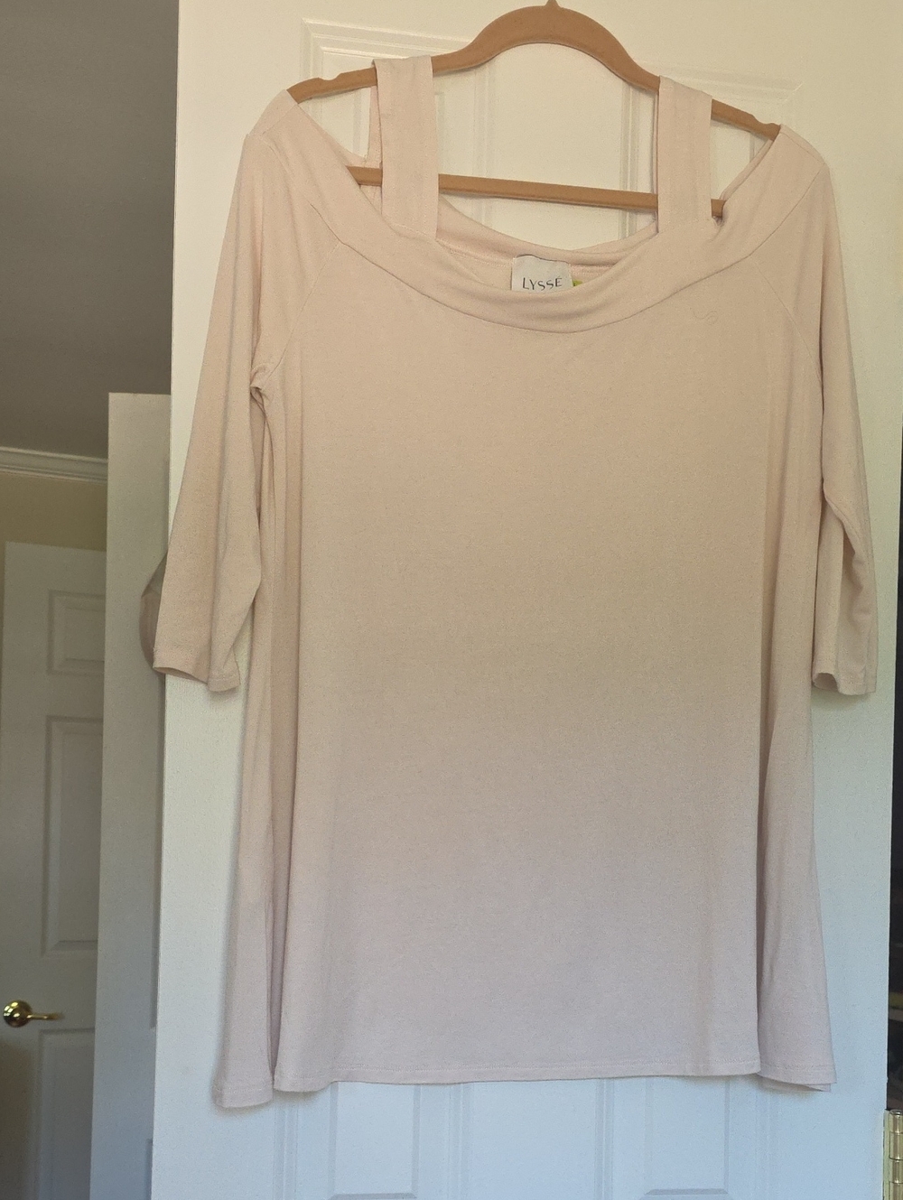 Lysse Cold Shoulder Ivory/winter white Tunic. Large. EUC